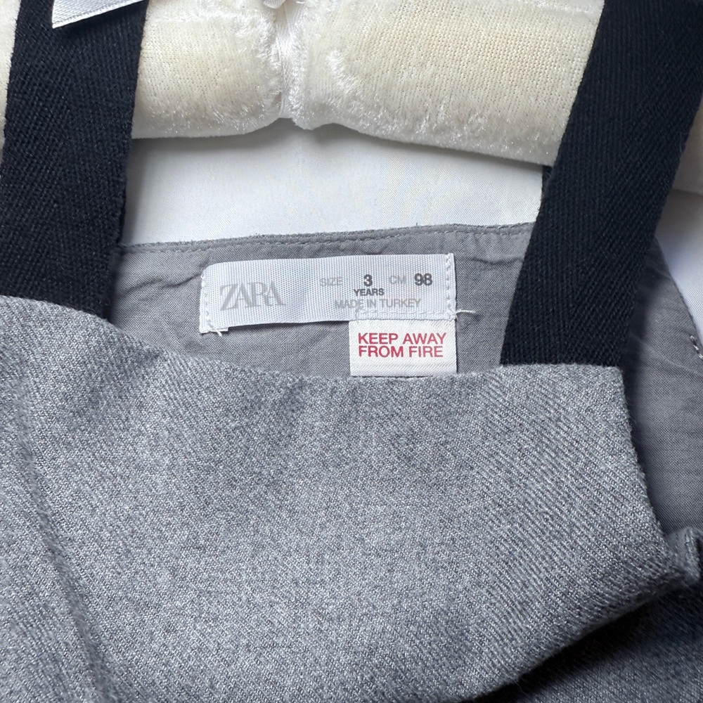 Zara Girls Gray Jumper Dress with Black Straps & Bow Details – Size 3Y (98 cm) - Picture 4 of 4